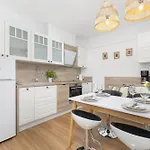 公寓 Bright Spacious With Parking Mazowiecka By Renters *