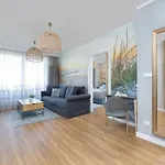 Bright Spacious With Parking Mazowiecka By Renters 公寓 *