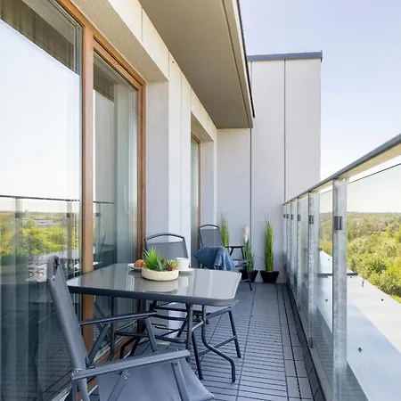 Apartmán Bright Spacious With Parking Mazowiecka By Renters