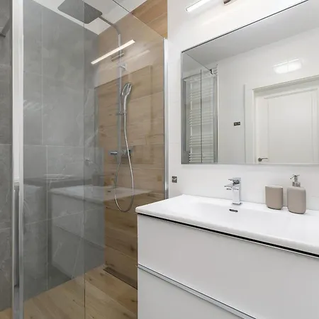 Apartmán Bright Spacious With Parking Mazowiecka By Renters Kolobřeh