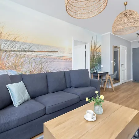 Bright Spacious With Parking Mazowiecka By Renters Apartmán