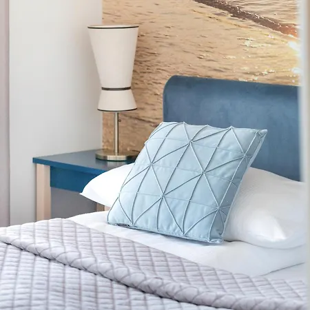 Bright Spacious With Parking Mazowiecka By Renters Apartmán *